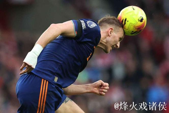 丹·伯恩在德比战受伤,肋骨骨折并导致肺部受损 丹·伯恩在德比战受伤,肋骨骨折并导致肺部受损